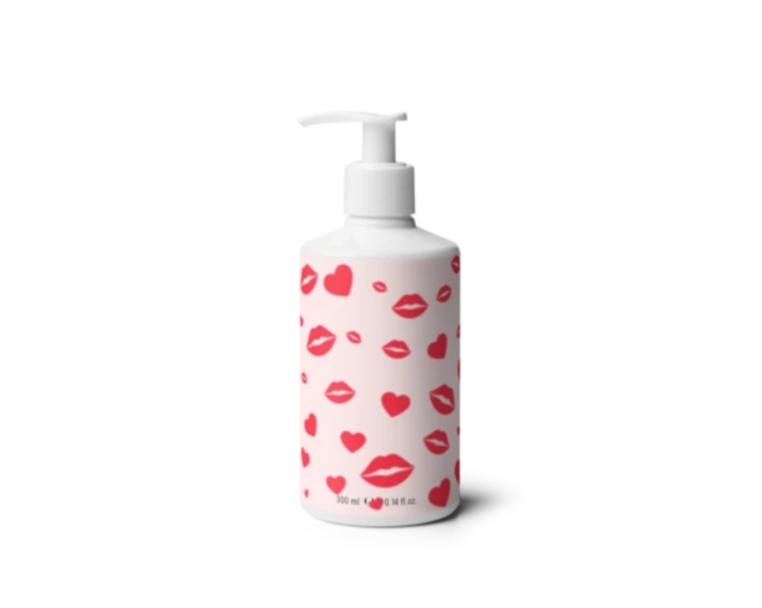 THE HEARTS AND AND KISSES BODY WASH